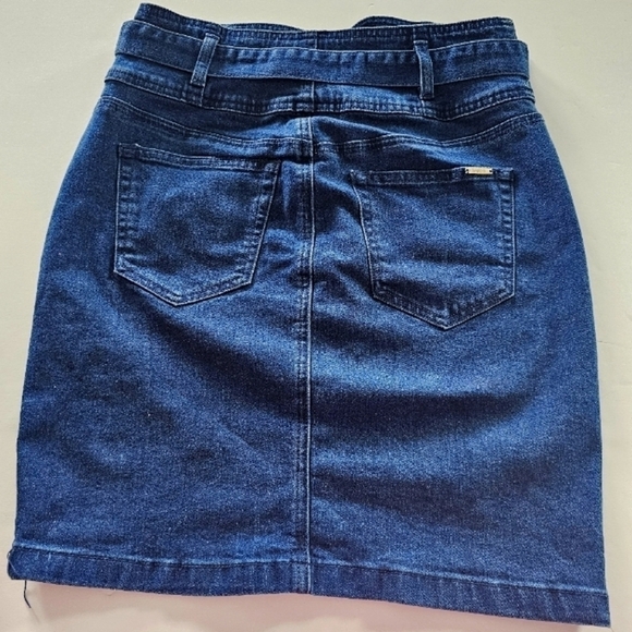 Bebe women's short jeans pencil skirt in size 28 with gold design and belt - Picture 4 of 8